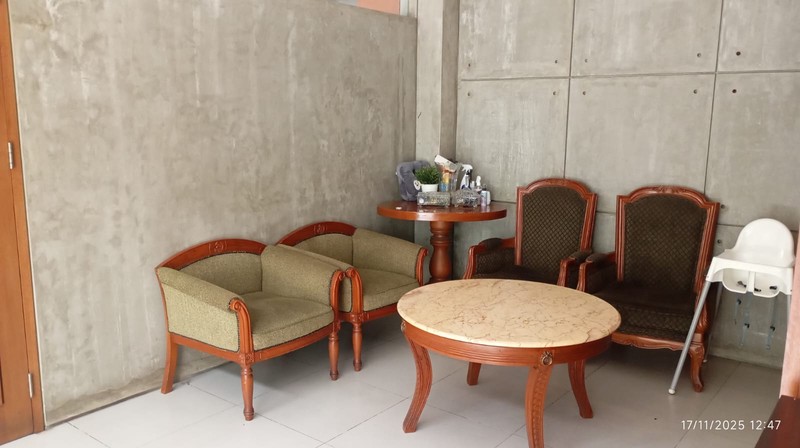 Rumah 3 Lantai di Menteng Jakrta Pusat SHM Siap Huni KT 3+2 KM 3+1 Surat SHM