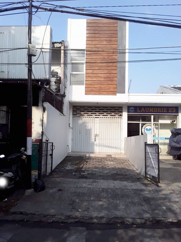 Ruko di Raya Dukuh Kupang Barat Surabaya Barat, Strategis dari Jl. Mayjen Sungkono tembus Jl. Banyu Urip, Siap Pakai