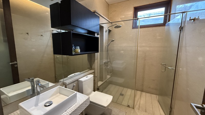 RUMAH BERGAYA MODERN TROPICAL DI PONDOK INDAH, JAKARTA SELATAN