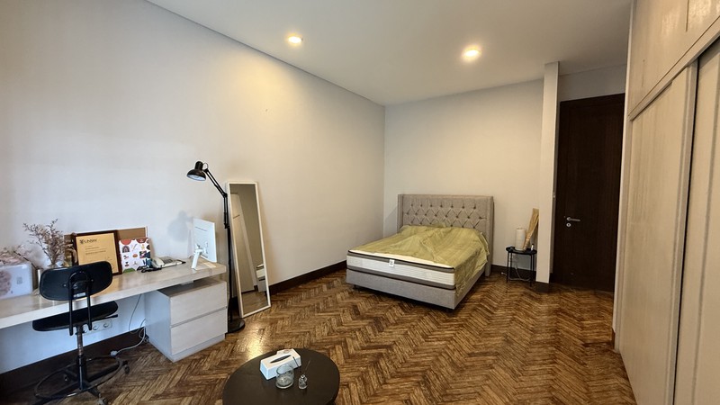 RUMAH BERGAYA MODERN TROPICAL DI PONDOK INDAH, JAKARTA SELATAN