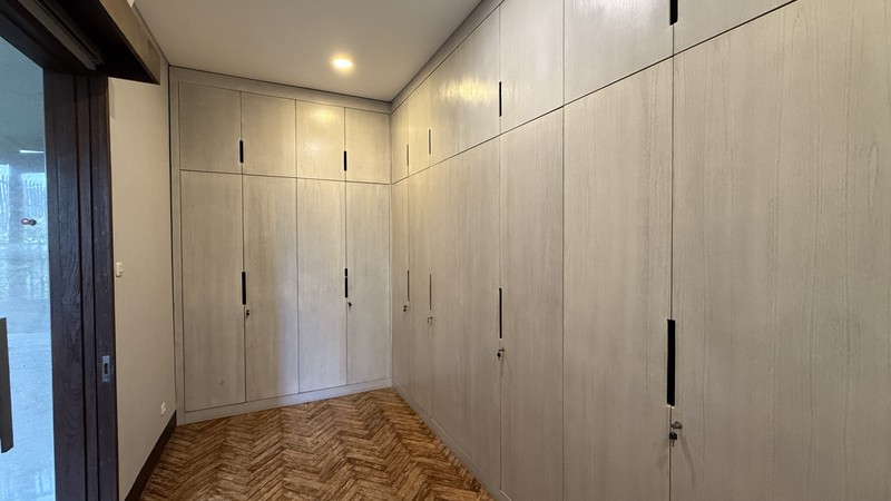 RUMAH BERGAYA MODERN TROPICAL DI PONDOK INDAH, JAKARTA SELATAN