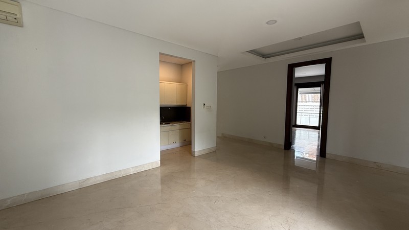 RUMAH BERGAYA MODERN TROPICAL DI PONDOK INDAH, JAKARTA SELATAN