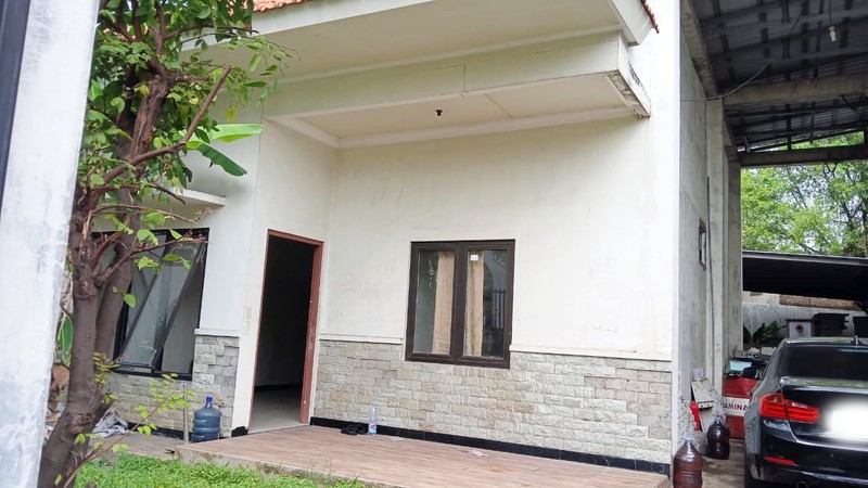 Rumah di Kendangsari Surabaya Selatan, Bagus + Terawat, Row Jalan Lebar