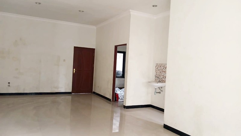 Rumah di Kendangsari Surabaya Selatan, Bagus + Terawat, Row Jalan Lebar