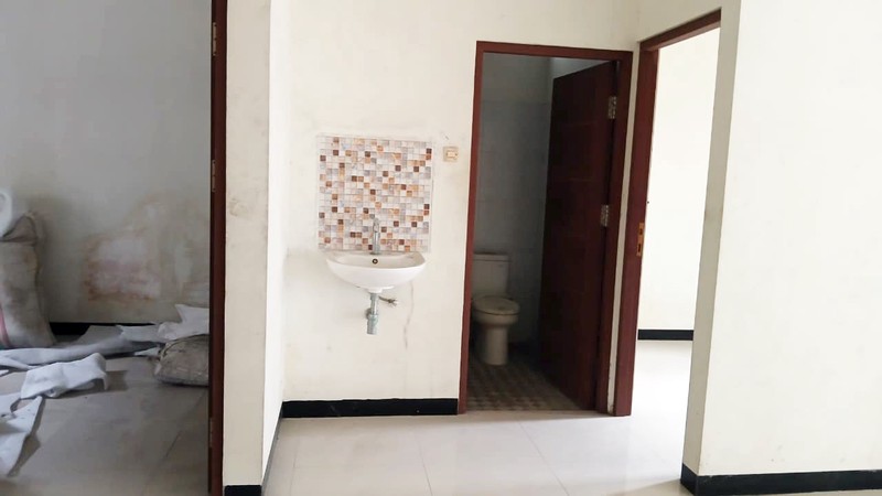 Rumah di Kendangsari Surabaya Selatan, Bagus + Terawat, Row Jalan Lebar