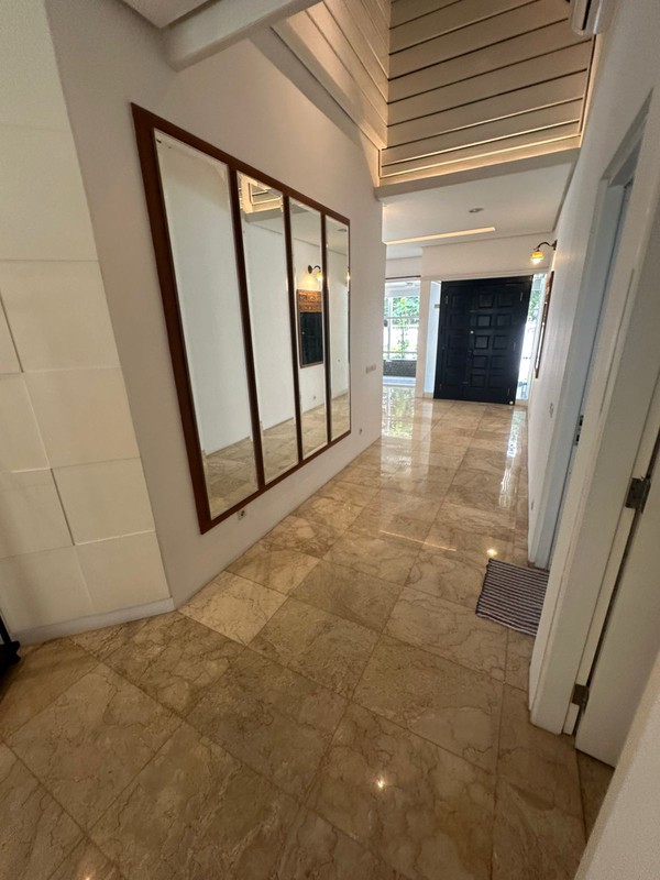 Beautiful house and cozy at pondok indah, jakarta selatan