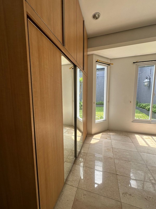 Beautiful house and cozy at pondok indah, jakarta selatan