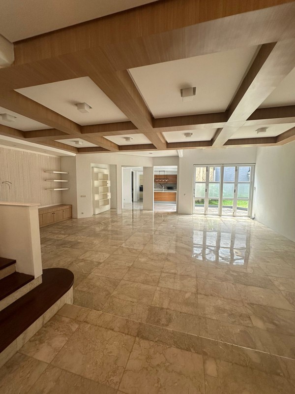 Beautiful house and cozy at pondok indah, jakarta selatan