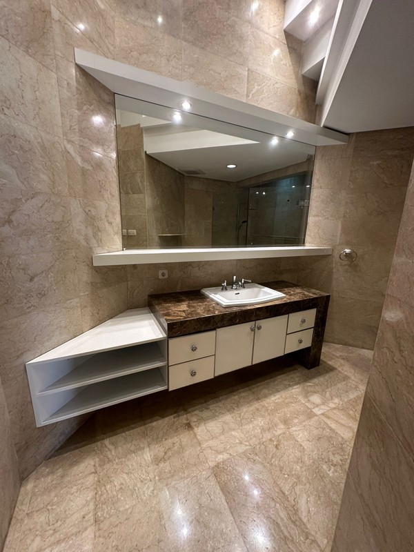 Beautiful house and cozy at pondok indah, jakarta selatan