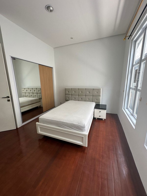 Beautiful house and cozy at pondok indah, jakarta selatan