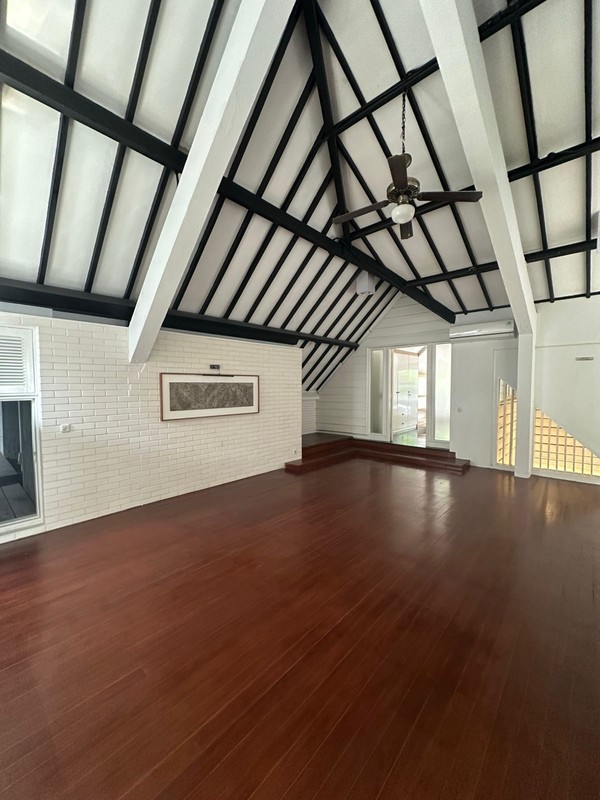 Beautiful house and cozy at pondok indah, jakarta selatan