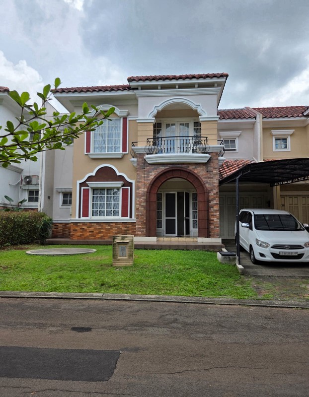 Disewa rumah mewah rapih cantik asri nyaman siap huni dekat toll in dan out, fasum Club House The Green Montecarlo BSD City