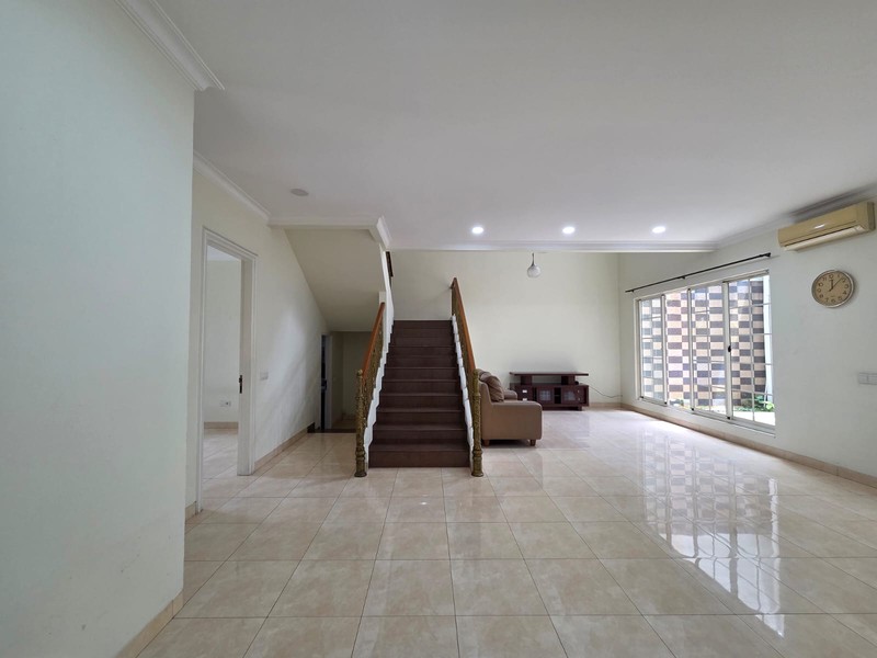 Disewa rumah mewah rapih cantik asri nyaman siap huni dekat toll in dan out, fasum Club House The Green Montecarlo BSD City