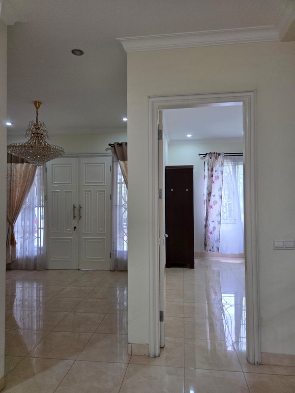 Disewa rumah mewah rapih cantik asri nyaman siap huni dekat toll in dan out, fasum Club House The Green Montecarlo BSD City