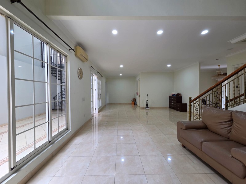 Disewa rumah mewah rapih cantik asri nyaman siap huni dekat toll in dan out, fasum Club House The Green Montecarlo BSD City