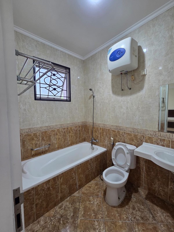 Disewa rumah mewah rapih cantik asri nyaman siap huni dekat toll in dan out, fasum Club House The Green Montecarlo BSD City