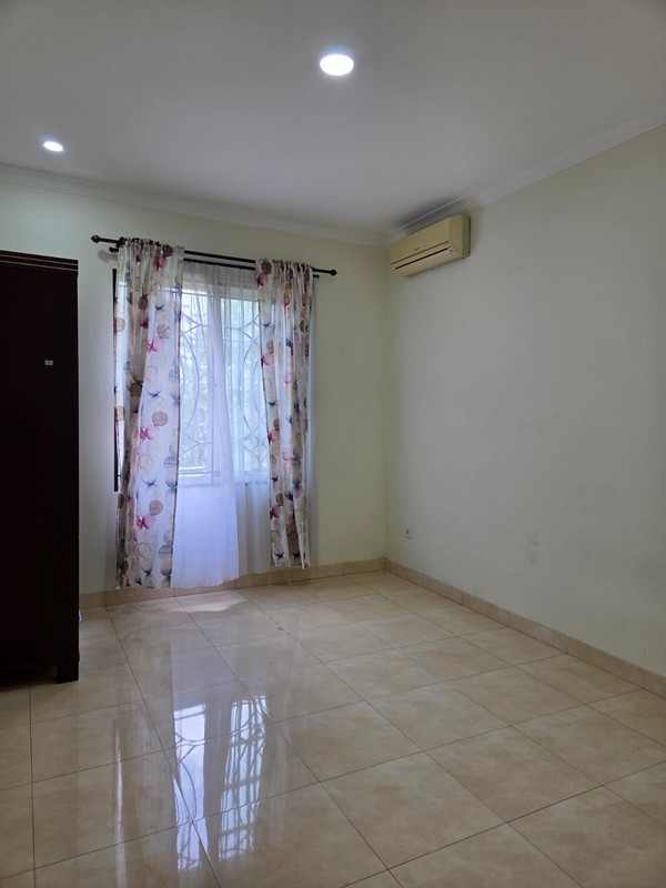 Disewa rumah mewah rapih cantik asri nyaman siap huni dekat toll in dan out, fasum Club House The Green Montecarlo BSD City