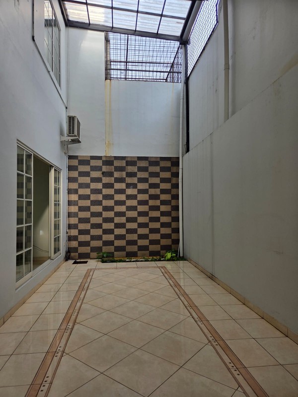 Disewa rumah mewah rapih cantik asri nyaman siap huni dekat toll in dan out, fasum Club House The Green Montecarlo BSD City