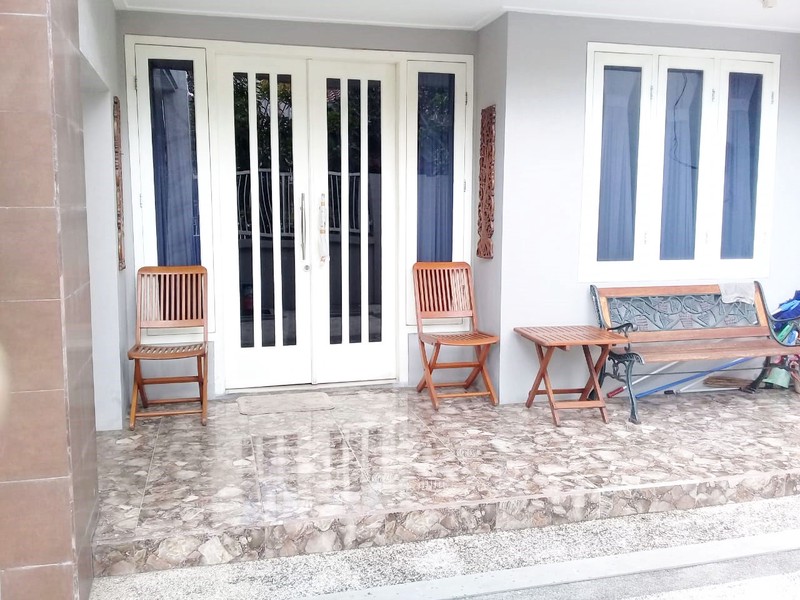 Rumah di Kutisari Indah Selatan Surabaya Selatan, 2 Lantai, Furnished, SIAP HUNI
