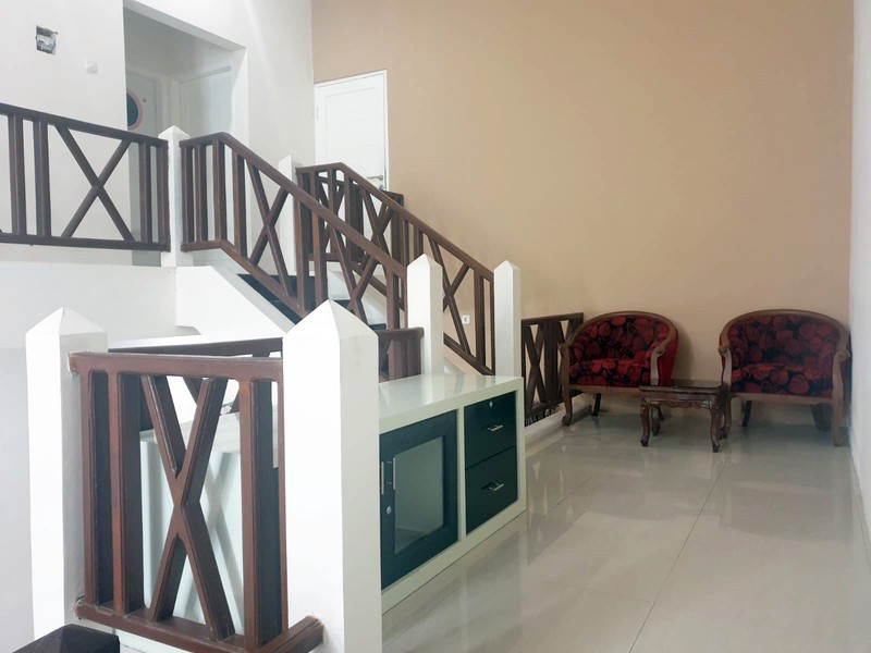 Rumah di Kutisari Indah Selatan Surabaya Selatan, 2 Lantai, Furnished, SIAP HUNI
