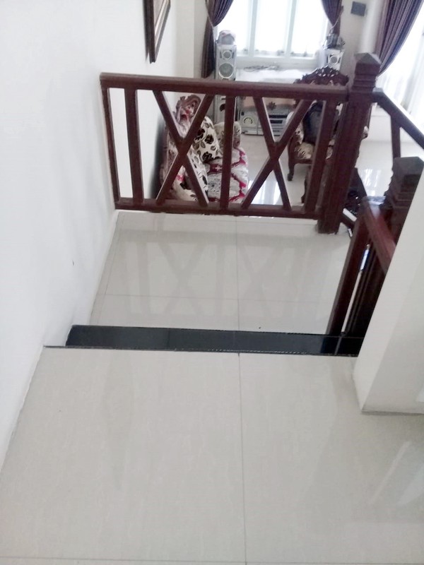 Rumah di Kutisari Indah Selatan Surabaya Selatan, 2 Lantai, Furnished, SIAP HUNI