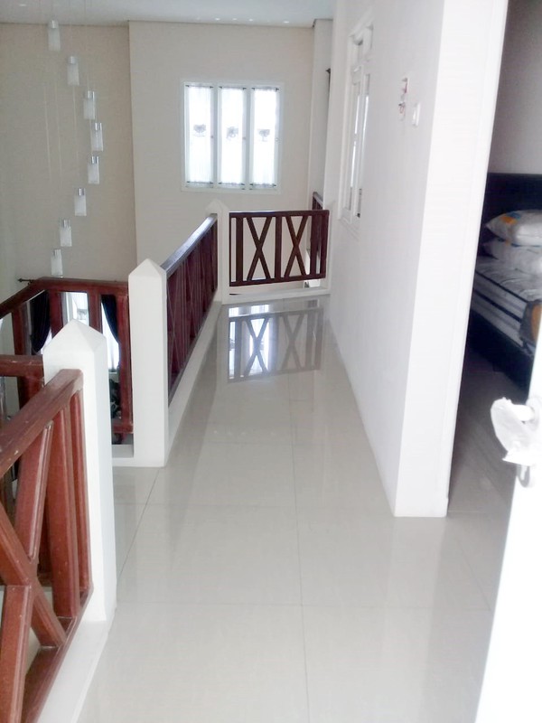 Rumah di Kutisari Indah Selatan Surabaya Selatan, 2 Lantai, Furnished, SIAP HUNI