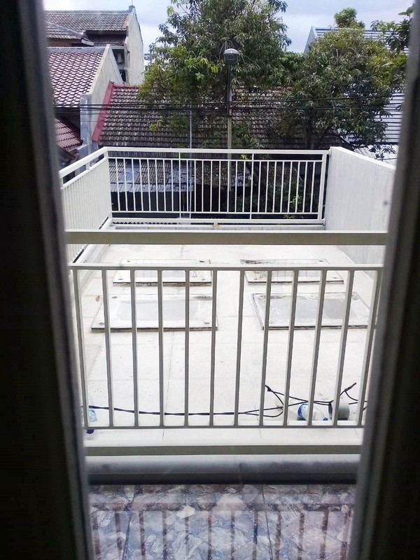 Rumah di Kutisari Indah Selatan Surabaya Selatan, 2 Lantai, Furnished, SIAP HUNI