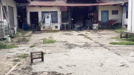 Rumah HITUNG TANAH !!! di Jl. Samanhudi Sidoarjo, Strategis, Luas 28,25 x 27 m2, Hadap Selatan, STRATEGIS COCOK UNTUK USAHA APAPUN