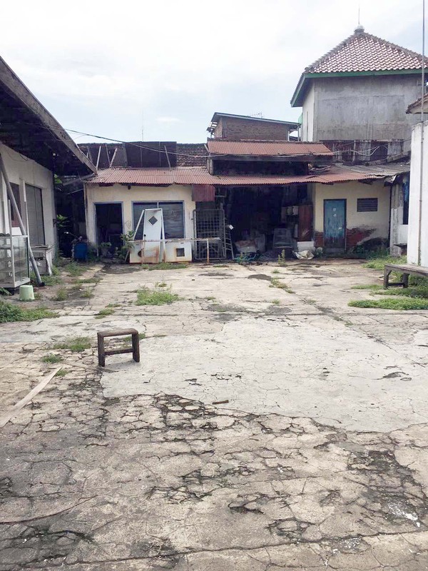 Rumah HITUNG TANAH !!! di Jl. Samanhudi Sidoarjo, Strategis, Luas 28,25 x 27 m2, Hadap Selatan, STRATEGIS COCOK UNTUK USAHA APAPUN