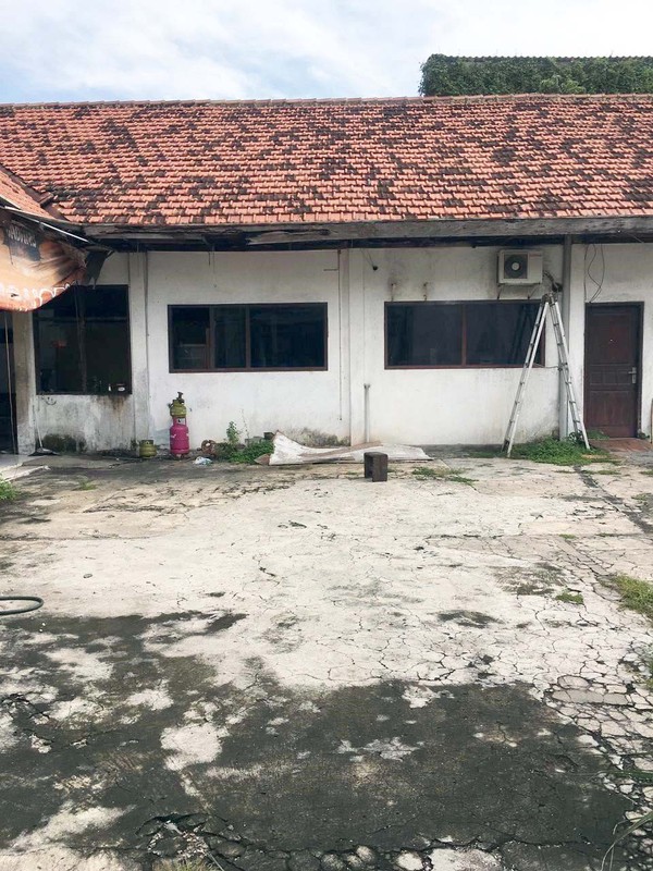 Rumah HITUNG TANAH !!! di Jl. Samanhudi Sidoarjo, Strategis, Luas 28,25 x 27 m2, Hadap Selatan, STRATEGIS COCOK UNTUK USAHA APAPUN