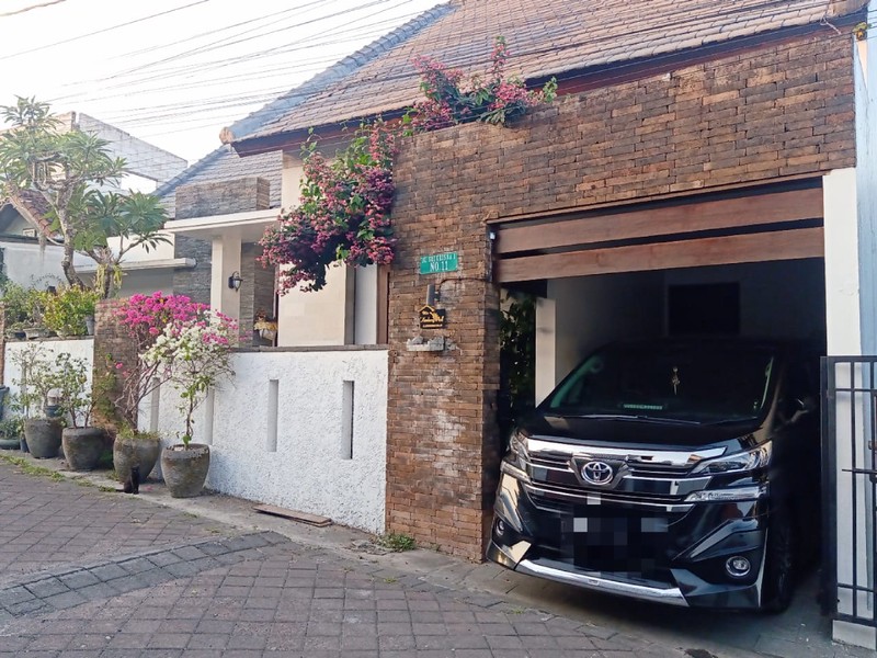 FREEHOLD FOR SALE - Fully-Furnished Modern Villa with Balinese Touch in Heart of Canggu, BALI