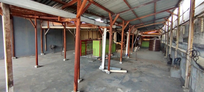 Rumah 2 lantai siap pakai dengan parkiran luas di C Karang Anyar, Sawah Besar