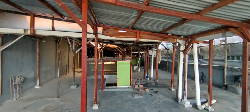 Rumah 2 lantai siap pakai dengan parkiran luas di C Karang Anyar, Sawah Besar