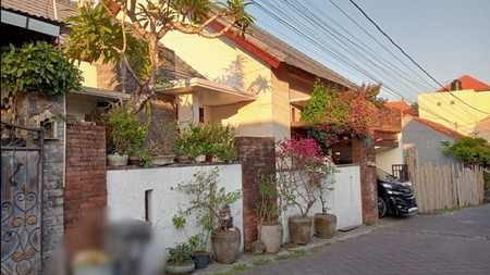 FREEHOLD FOR SALE - Fully-Furnished Modern Villa with Balinese Touch in Heart of Canggu, BALI