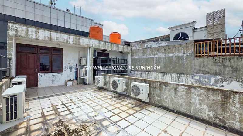 Ruko Gandeng 2 Unit Lokasi Prime & Strategis di Mampang Prapatan Raya