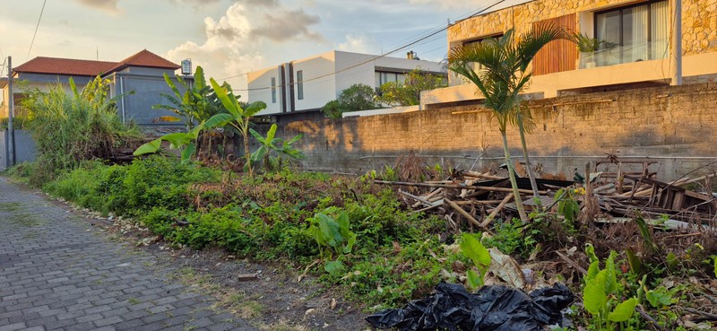 Freehold - Land in Premium area Bumbak Umalas, 10 minutes to Berawa Beach, Canggu, Bali