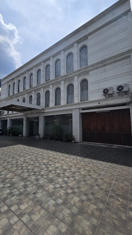 Gedung Kantor 3 Lantai, Di Kebayoran Baru