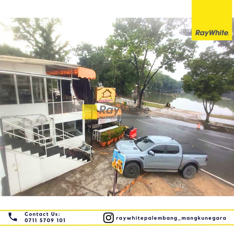 Rumah Usaha di Kambang Iwak 