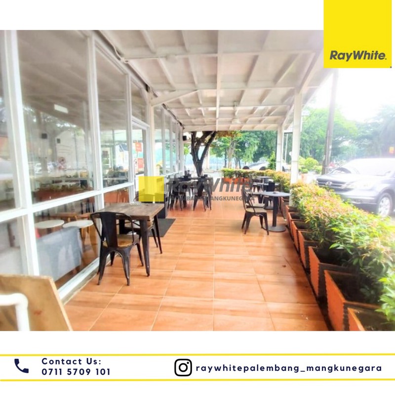 Rumah Usaha di Kambang Iwak 