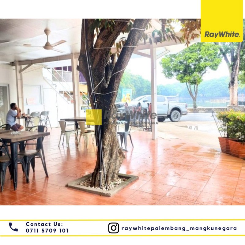 Rumah Usaha di Kambang Iwak 