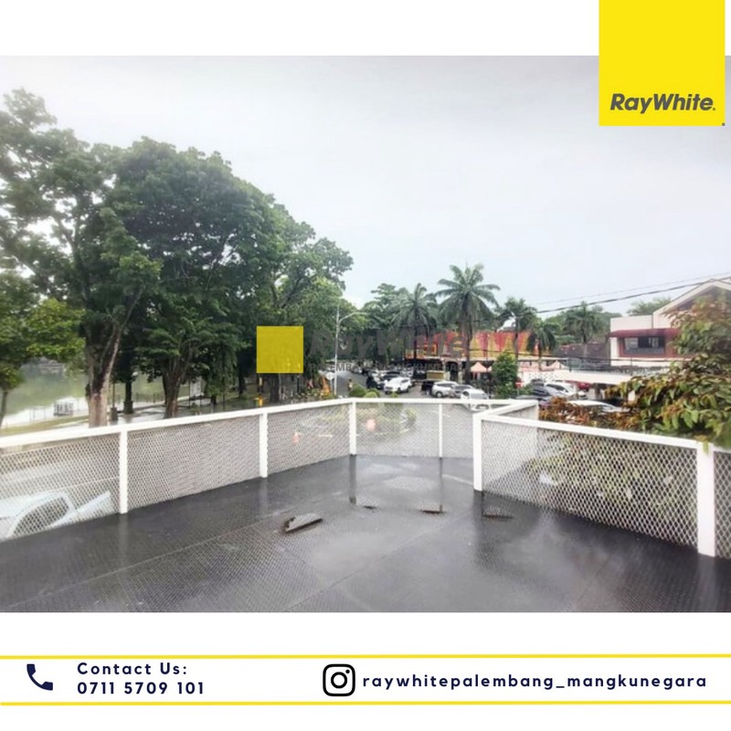 Rumah Usaha di Kambang Iwak 