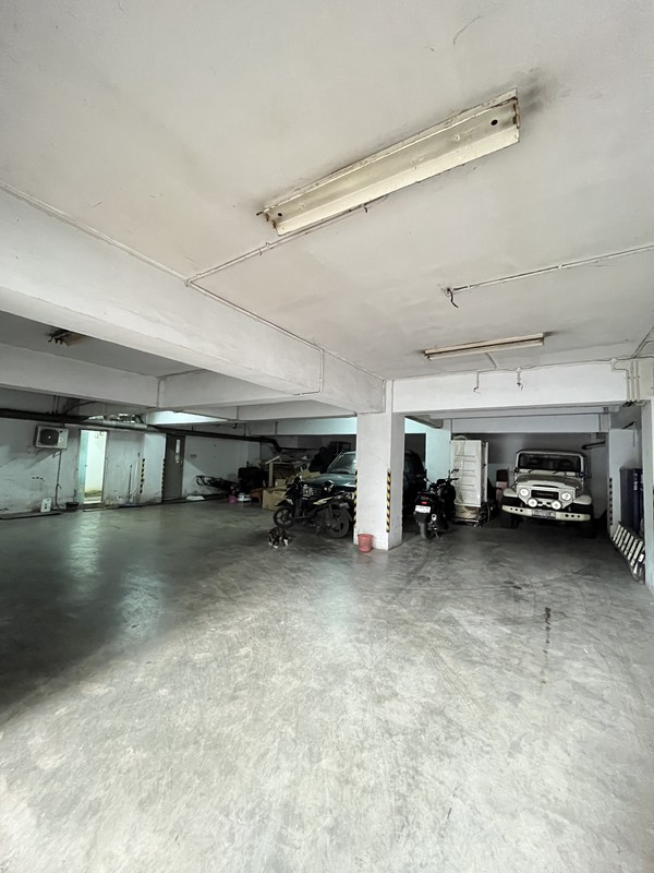 Gedung Kantor Ex-Bank Di Setiabudi, Jakarta Selatan