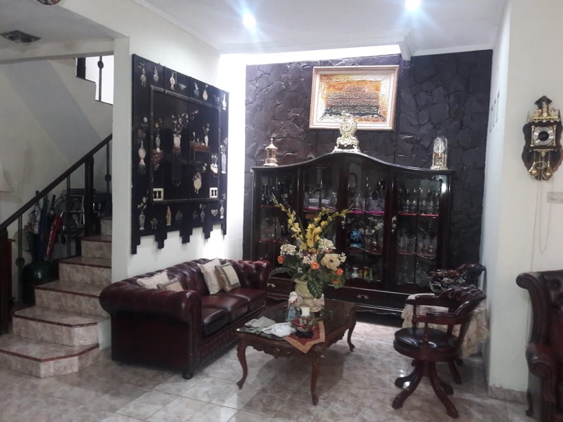 Rumah 2 Lantai 5 Kamar Tidur di Tebet Barat Jaksel