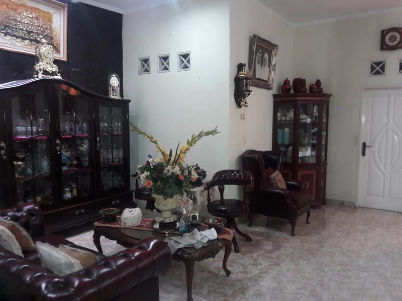 Rumah 2 Lantai 5 Kamar Tidur di Tebet Barat Jaksel