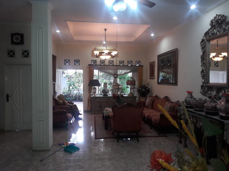 Rumah 2 Lantai 5 Kamar Tidur di Tebet Barat Jaksel