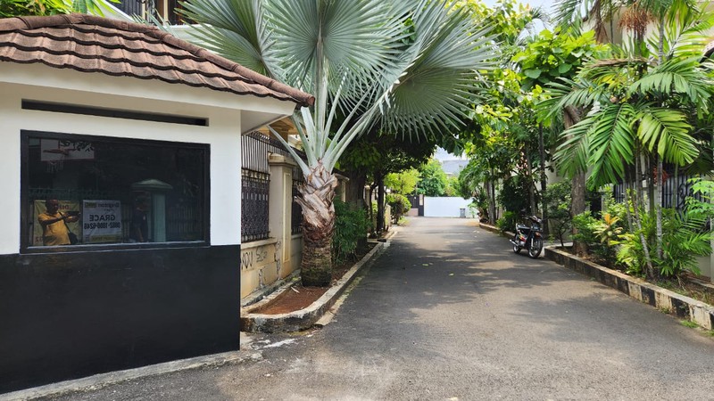 Jual Rumah Luas dan Nyaman di Komplek Meruya Indah Jakarta Barat