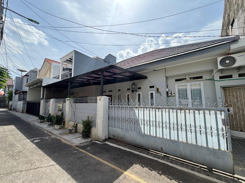 Rumah 2 Lantai Luas & Strategis di Tebet Barat - Cocok untuk Hunian Besar atau Usaha