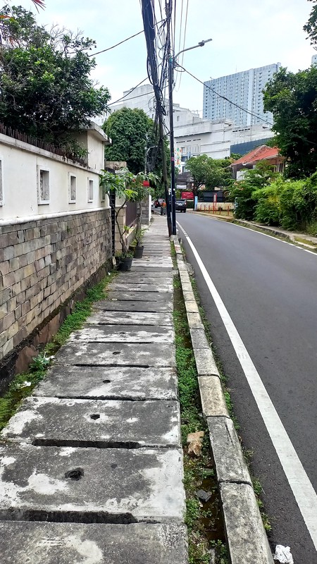 Dijual Rumah Lama Strategis di Cikini Jakarta Pusat.