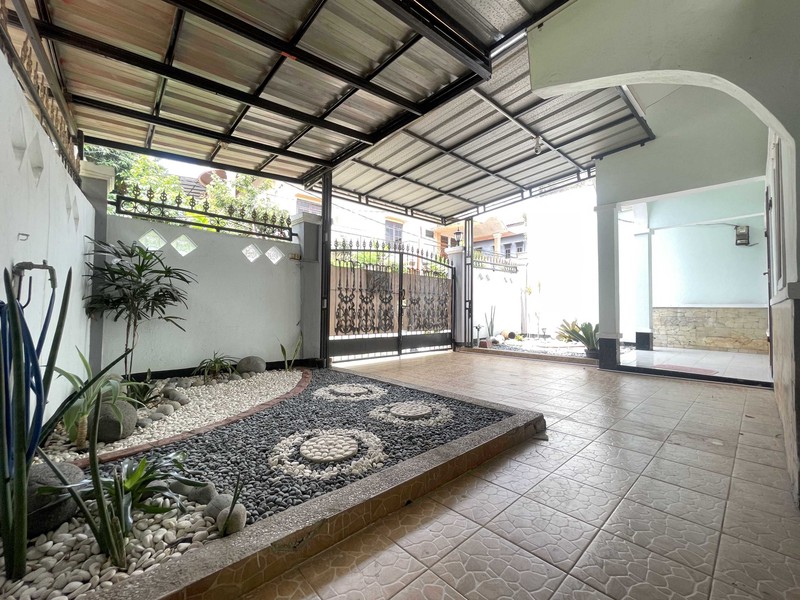 Rumah 2 Lantai Cantik Full Renovation di Jatisari Permai 