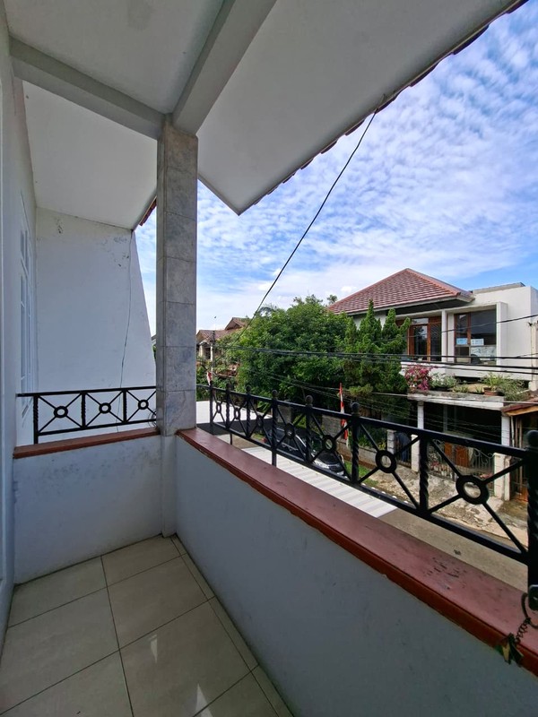 Rumah Cantik 2¼ Lantai Di Bintaro dengan KT 3+1 dan KM 3+1 sudah SHM Baru Renov 2020